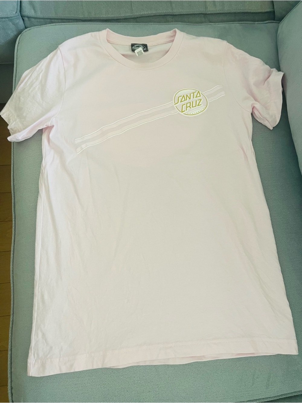 Y2K Santa Cruz skateboards pink Tee shirt size Small